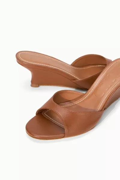 Brigitte Wedge ~ Tabac
